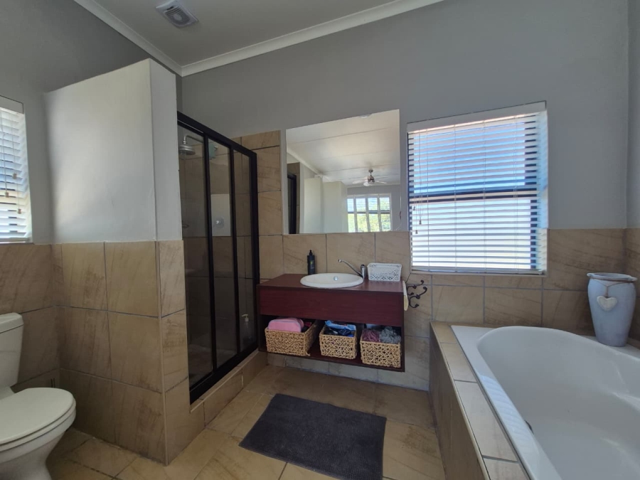 4 Bedroom Property for Sale in Fairway Heights Western Cape